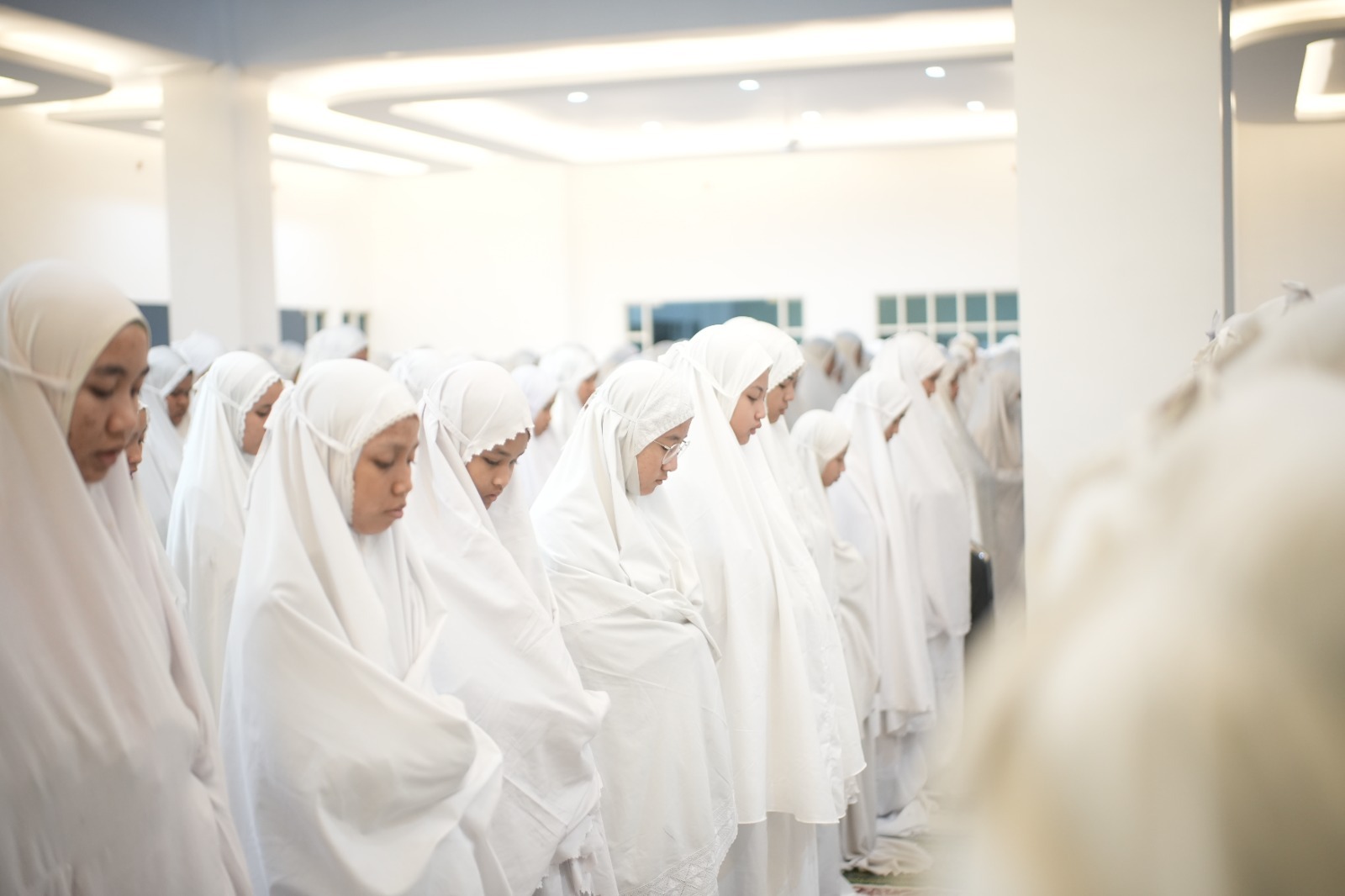 Congregational Prayer in the Mosque