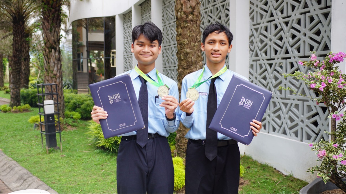 Dua Santri Thursina Pecahkan Rekor, Raih Emas OBI dan Siap Wakili Indonesia ke Olimpiade Biologi Dunia 2026  