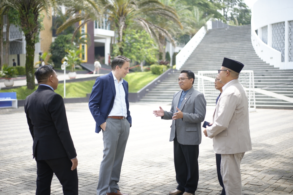 Thursina IIBS Boarding School Pertama di Indonesia yang Resmi Gandeng Samsung Lewat Digital Lighthouse School