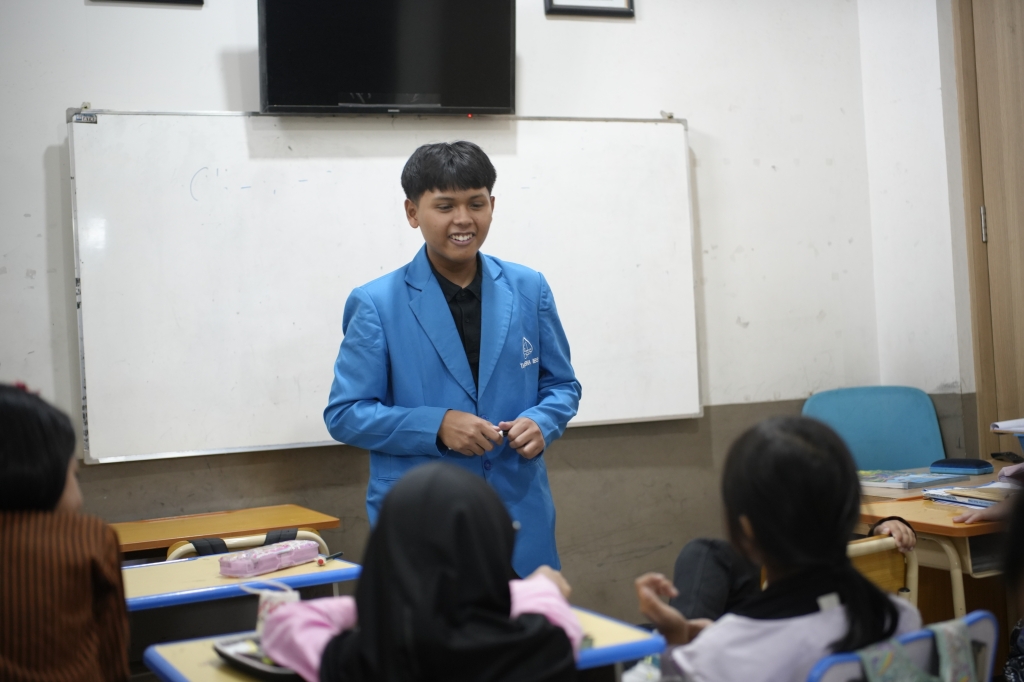 The Quintessential Scholar: Elevating Strategic Competence Through Direct Industry Exposure