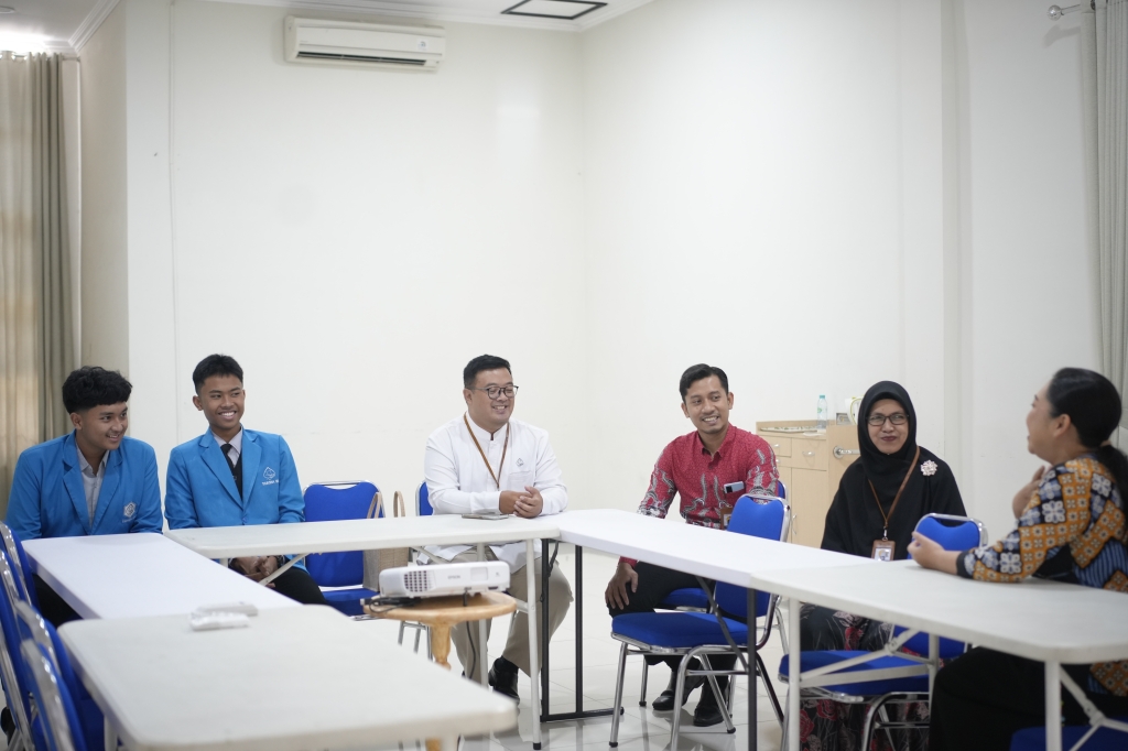 The Quintessential Scholar: Elevating Strategic Competence Through Direct Industry Exposure